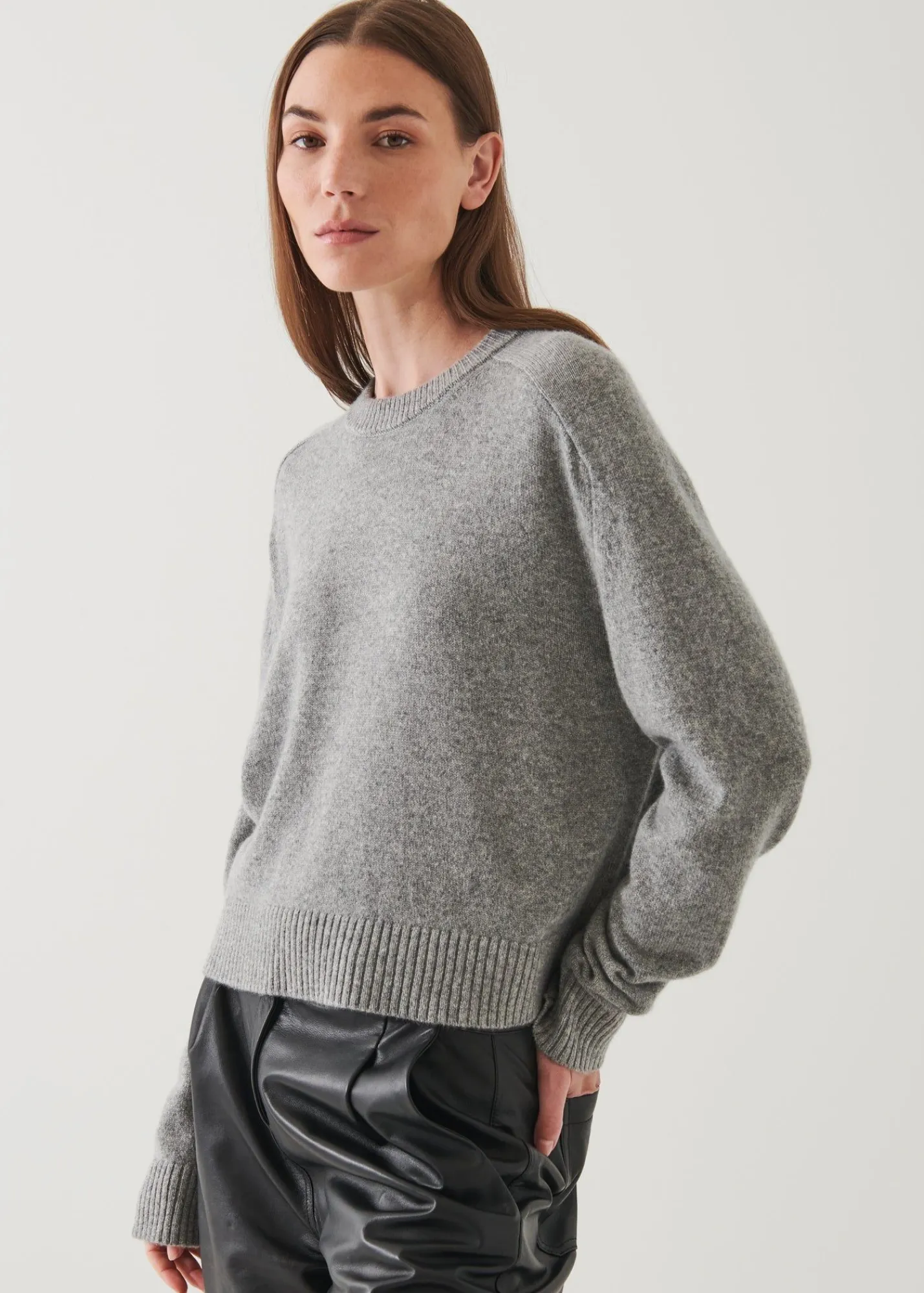 cashmere_raglan_crewneck_0-1.webp PATRICK ASSARAF Cashmere Raglan Crewneck | Women Knitwear