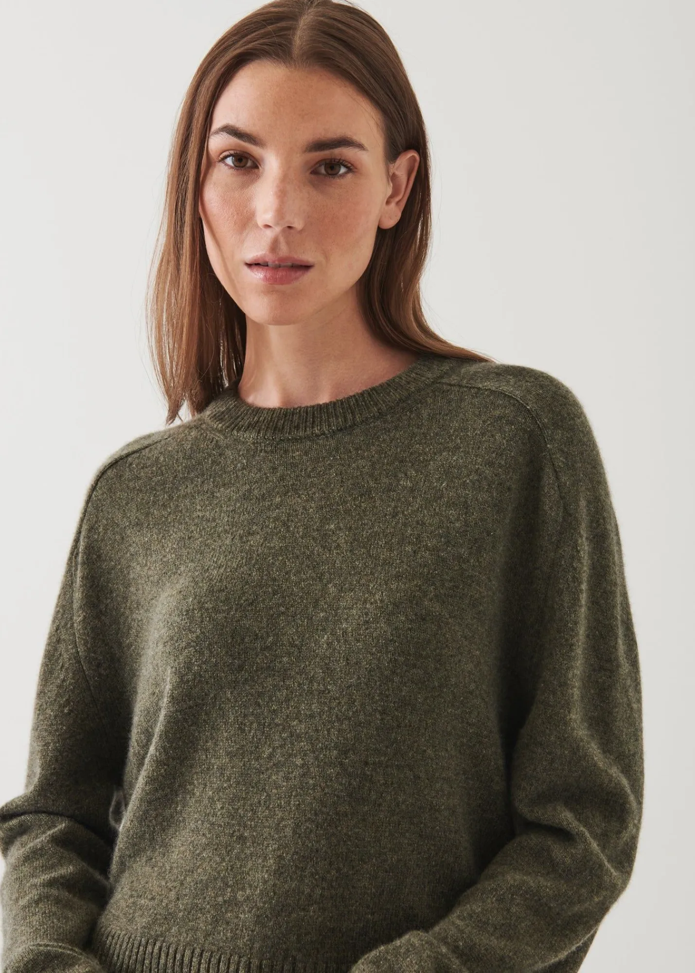 cashmere_raglan_crewneck_7.webp PATRICK ASSARAF Cashmere Raglan Crewneck | Women Knitwear