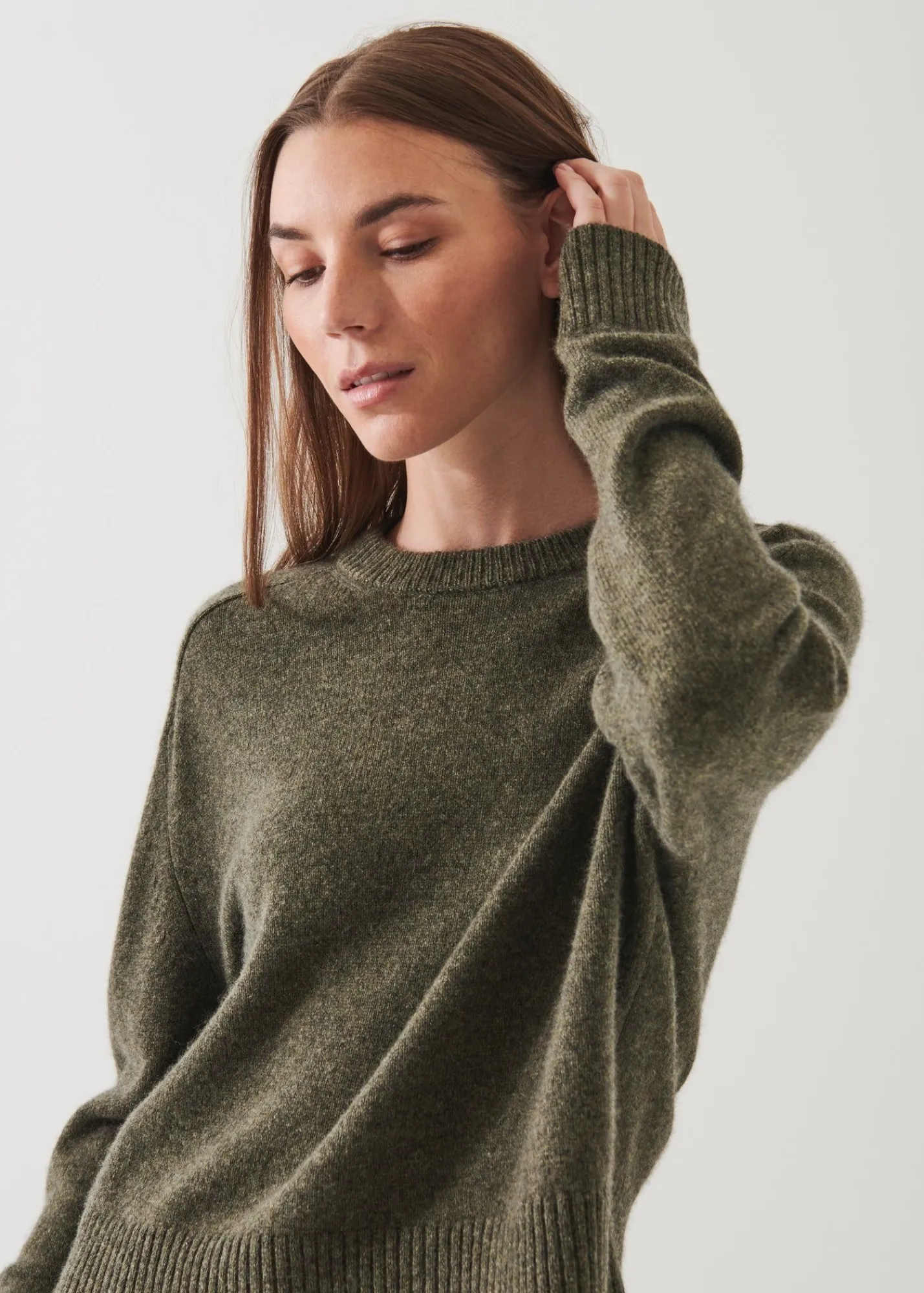 cashmere_raglan_crewneck_8.webp PATRICK ASSARAF Cashmere Raglan Crewneck | Women Knitwear