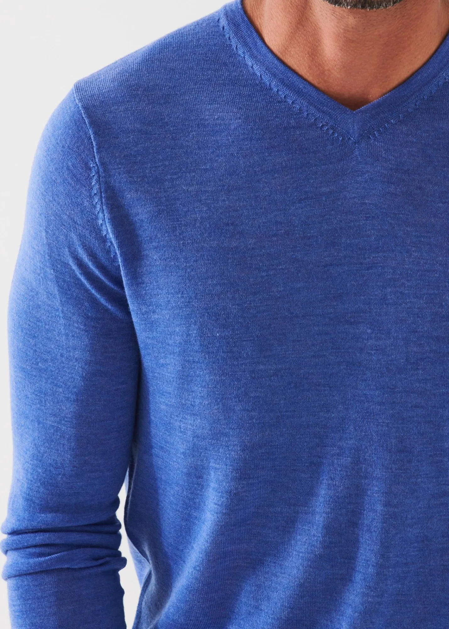 extrafine_merino_vneck_11.webp PATRICK ASSARAF Extra-Fine Merino V-Neck | Men Knitwear
