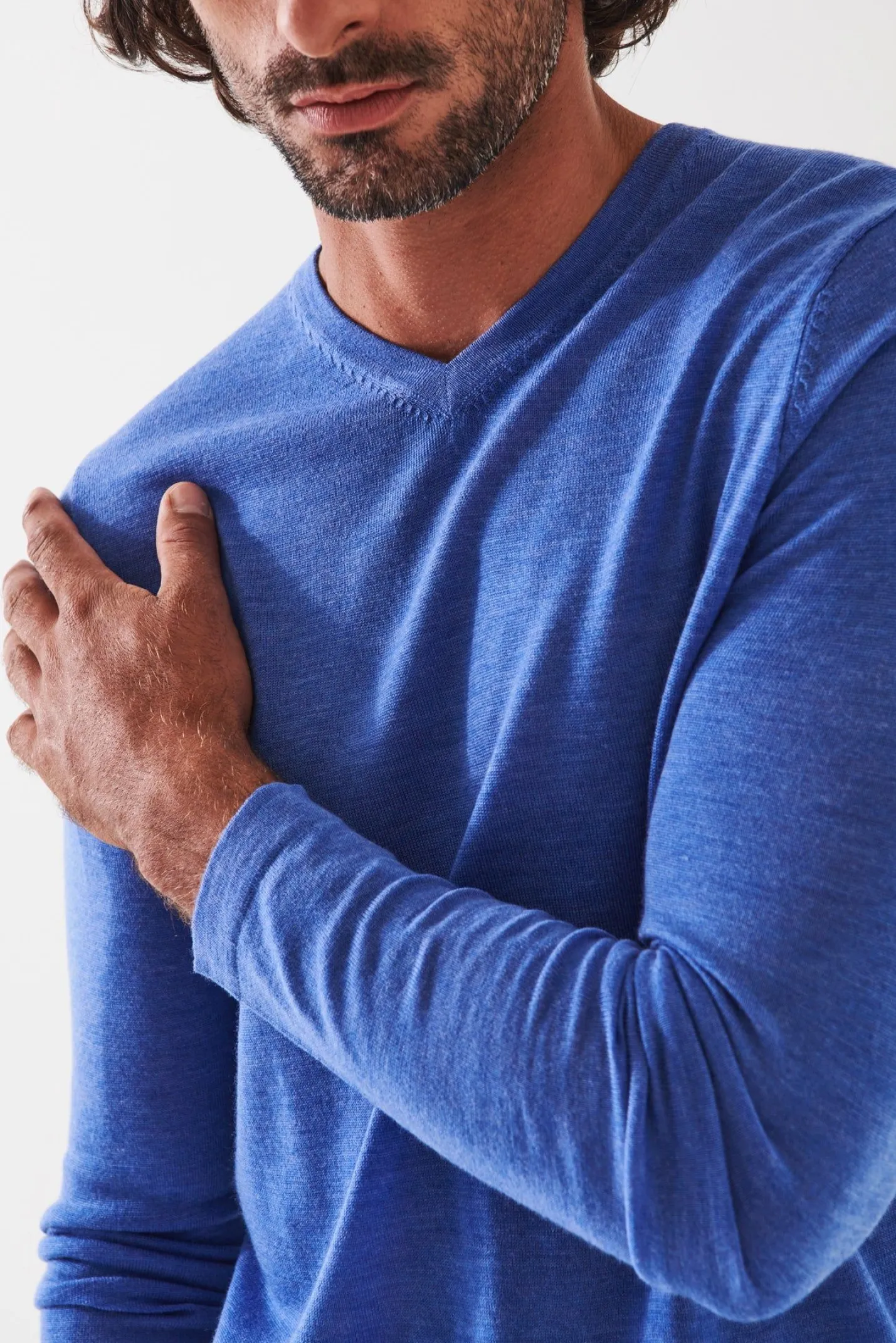 extrafine_merino_vneck_13.webp PATRICK ASSARAF Extra-Fine Merino V-Neck | Men Knitwear