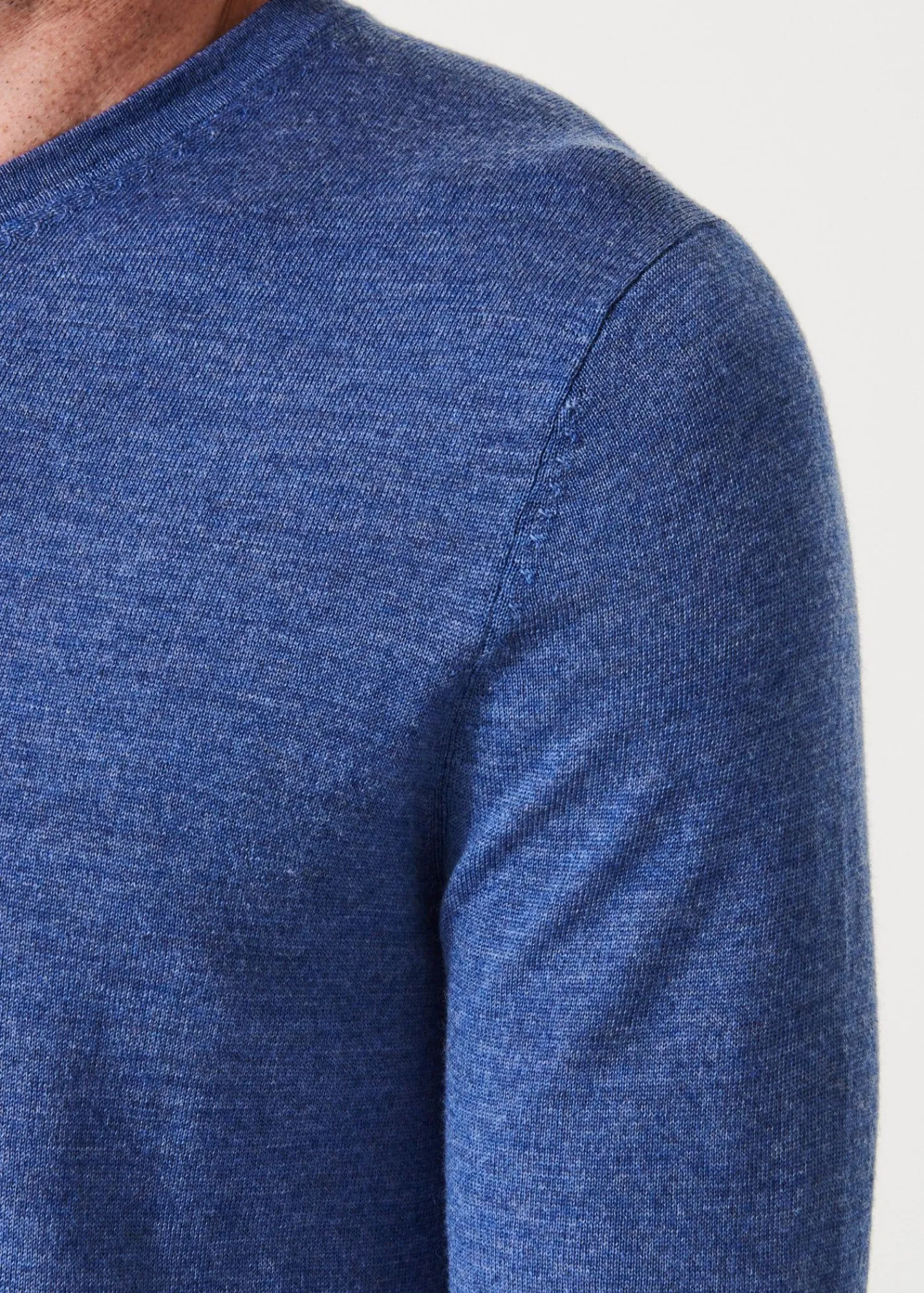 extrafine_merino_vneck_3.webp PATRICK ASSARAF Extra-Fine Merino V-Neck | Men Knitwear