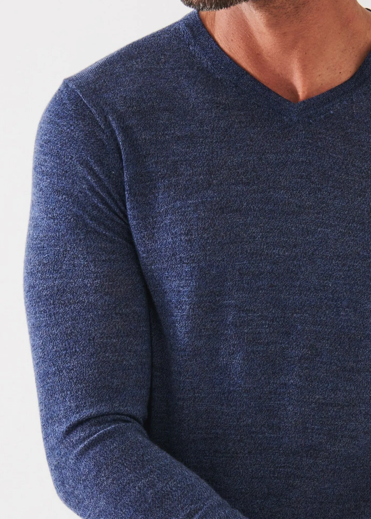 extrafine_merino_vneck_8.webp PATRICK ASSARAF Extra-Fine Merino V-Neck | Men Knitwear